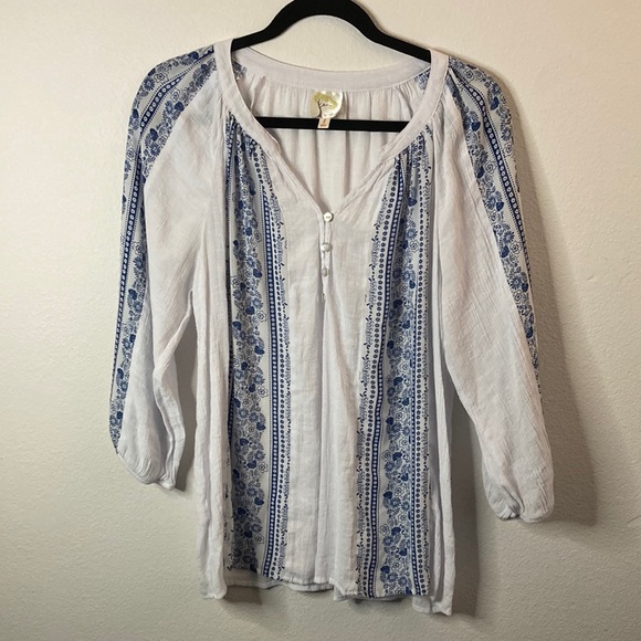Fig & Flower Tops - Fig & Flower Anthropologie White and Blue Floral Blouse size L